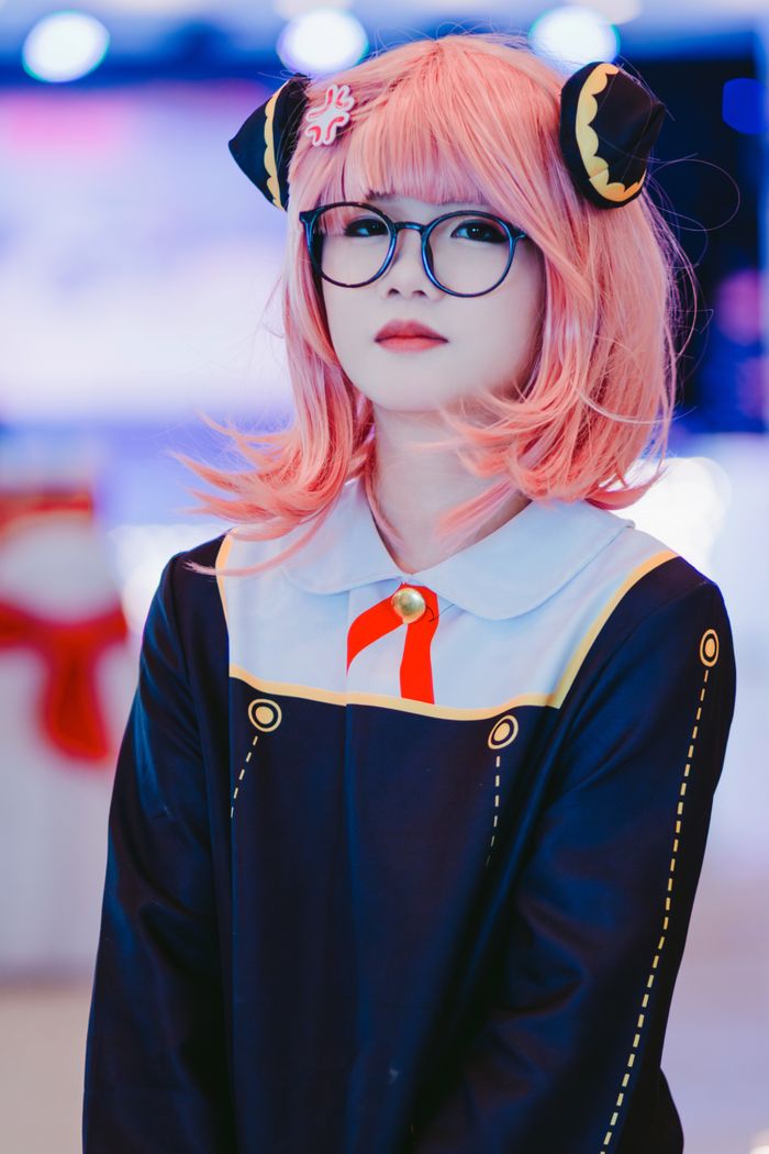 cta-02 Vibrant cosplay portrait of a woman dressed as an anime character with pink hair.
